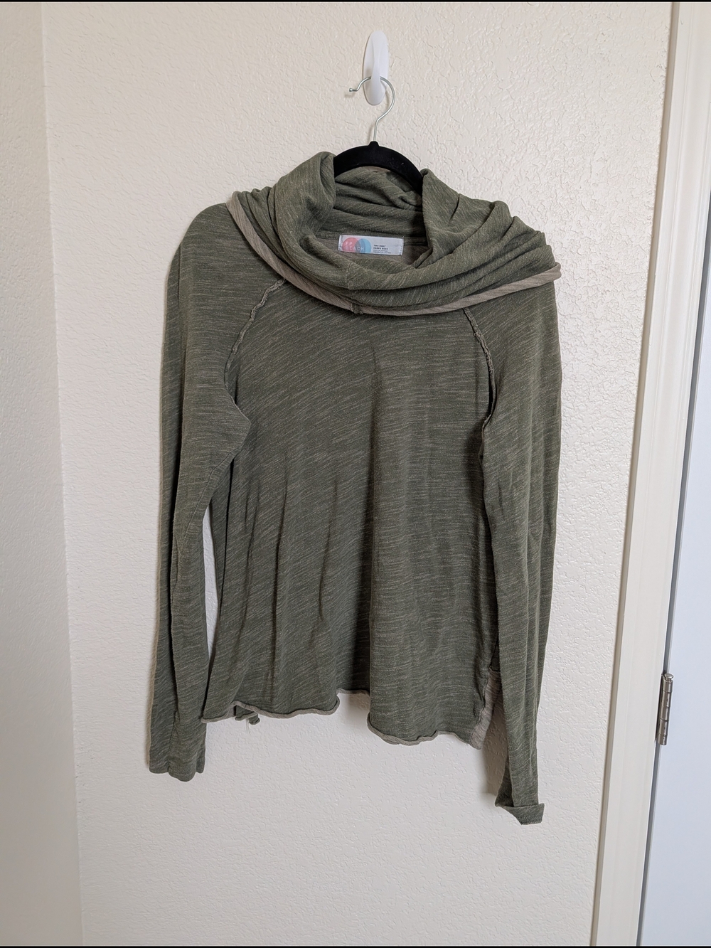 FP Beach free People Cowl Neck Green Long Sleeve Boho Laggenlook Sz Medium